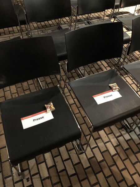 Datei:18,19 Tour Mannheim 23.09.18 Bestechung.jpg