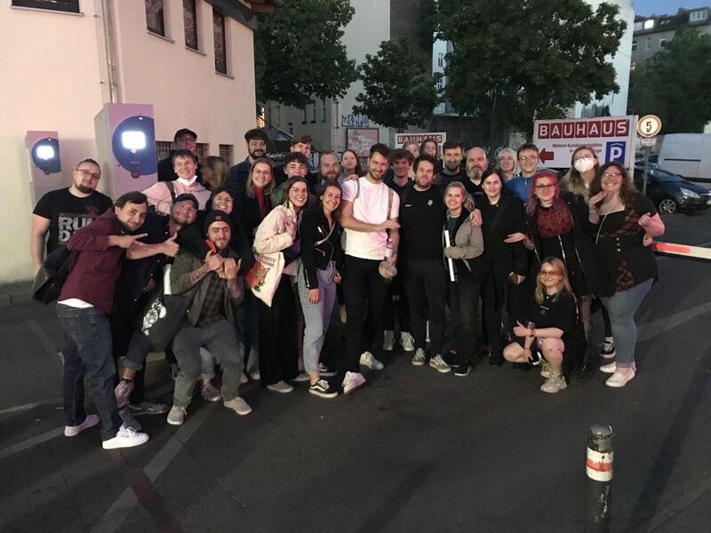 Datei:Liveauftritt Berlin 14.05.2022.jpg